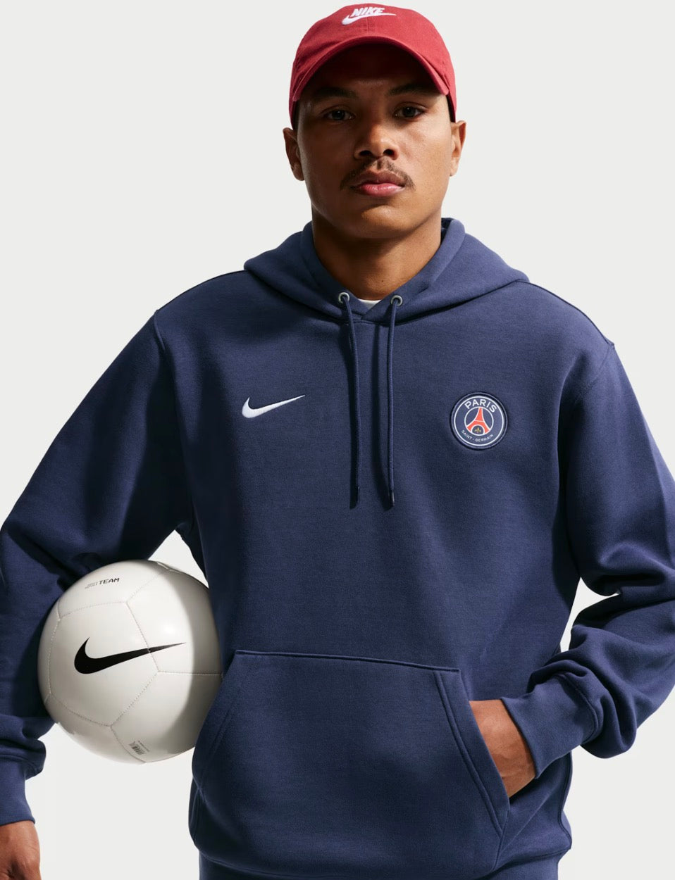 Paris Saint-Germain Club
Men's Nike Football Pullover Hoodie