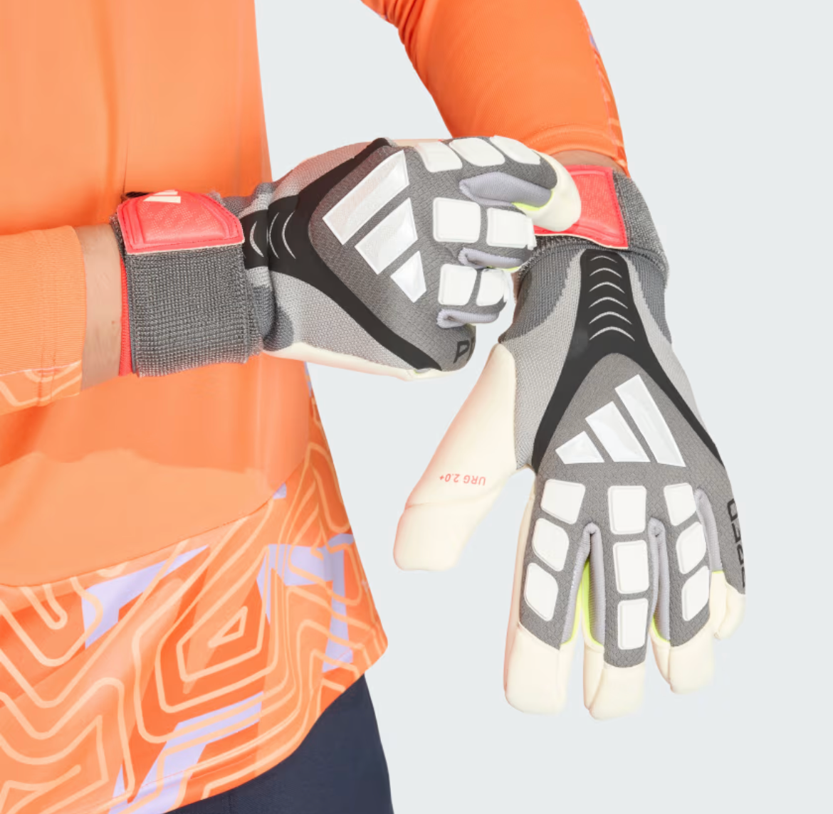 PREDATOR GOALKEEPER GLOVE PRO HYBRID STRAP